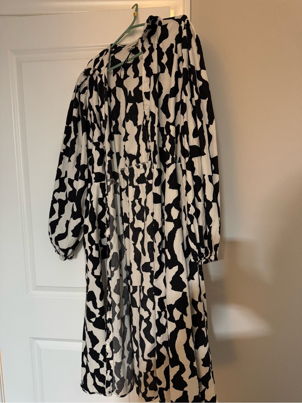 Ava & Viv Black and White Long Sleeve Patterned Midi Dress
